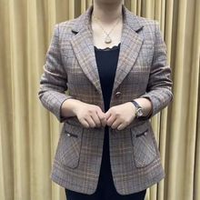 春季收腰显瘦妈妈春秋装西服上衣中老年格子小西装外套女