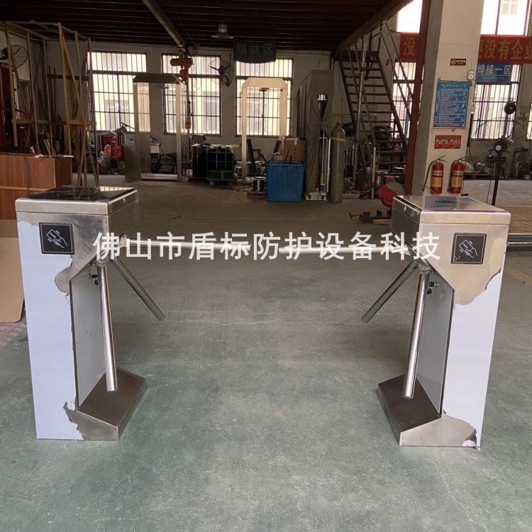 游乐园不锈钢单向入口旋转滚闸 圆筒通道三杆闸门 半高通道挡闸机