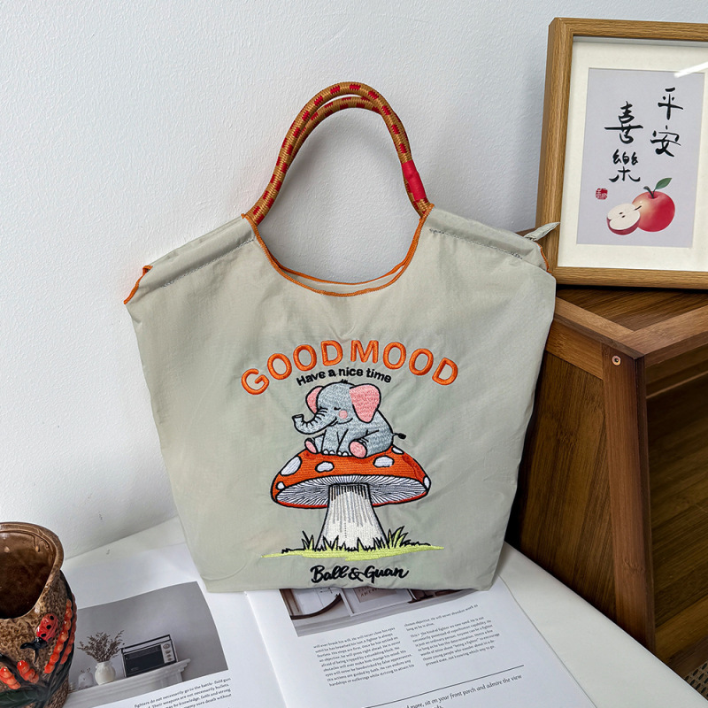 [アップグレードジッパーバッグ] 2025 新しい刺繍ナイロン屋外防水日本製多用途調節可能なクロスボディバッグ女性用|undefined