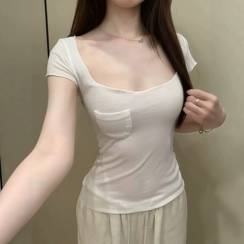 Purely alluring, sexy and cool, low-cut U-neck short-sleeve T-shirt for women, tight-fitting, slimming, white pocket top