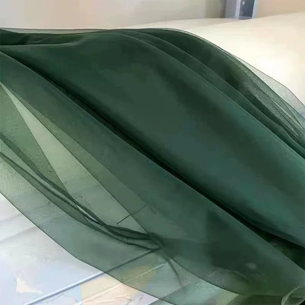 Dark green (price 1 meter, width 1.6 meters) buy more and don’t cut it