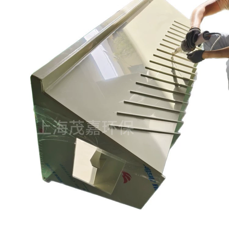 Шанхайская фабрика изготавливает на заказ небольшие модели полипропиленовых резервуаров, небольших моделей кислотных стиральных баков, химических бочек, смесительных бочек и т.д.