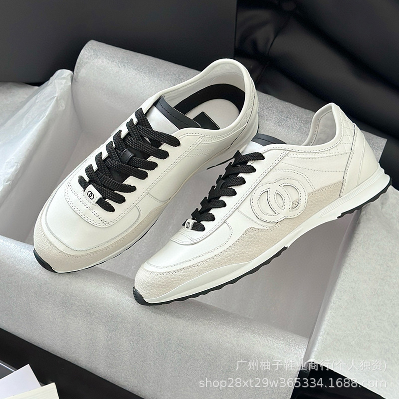 White sneakers with shoelaces, universal sports GAT shoes flat, retro casual footwear, spring 2025 collection, Chanel style, genuine leather, round toe
