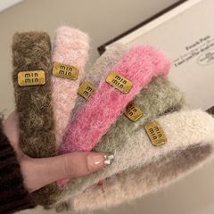 2023新款金屬字母秋冬顱頂慵懶名媛感頭箍復古毛絨秋冬級發箍女生