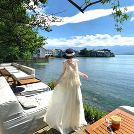 2026夏季沙滩度假蕾丝花边V领背心无袖上搭宽松半身裙长裙两件套