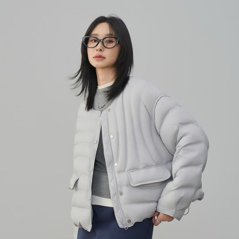 Round Neck Lightweight down Jacket Short 2025 Winter New Style Literary Retro Loose Stand Collar Slimming Look Jacket for Small People Round Neck Lightweight down Jacket Short 2025 Winter New Style Literary Retro Loose Stand Collar Slimming Look Jacket for Small People