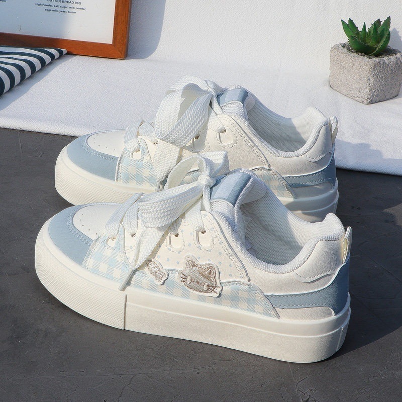 2026 primavera nueva hermosa explosión de viento zapatos de suela gruesa nicho zapatos blancos pequeños zapatos deportivos transpirables zapatos casuales