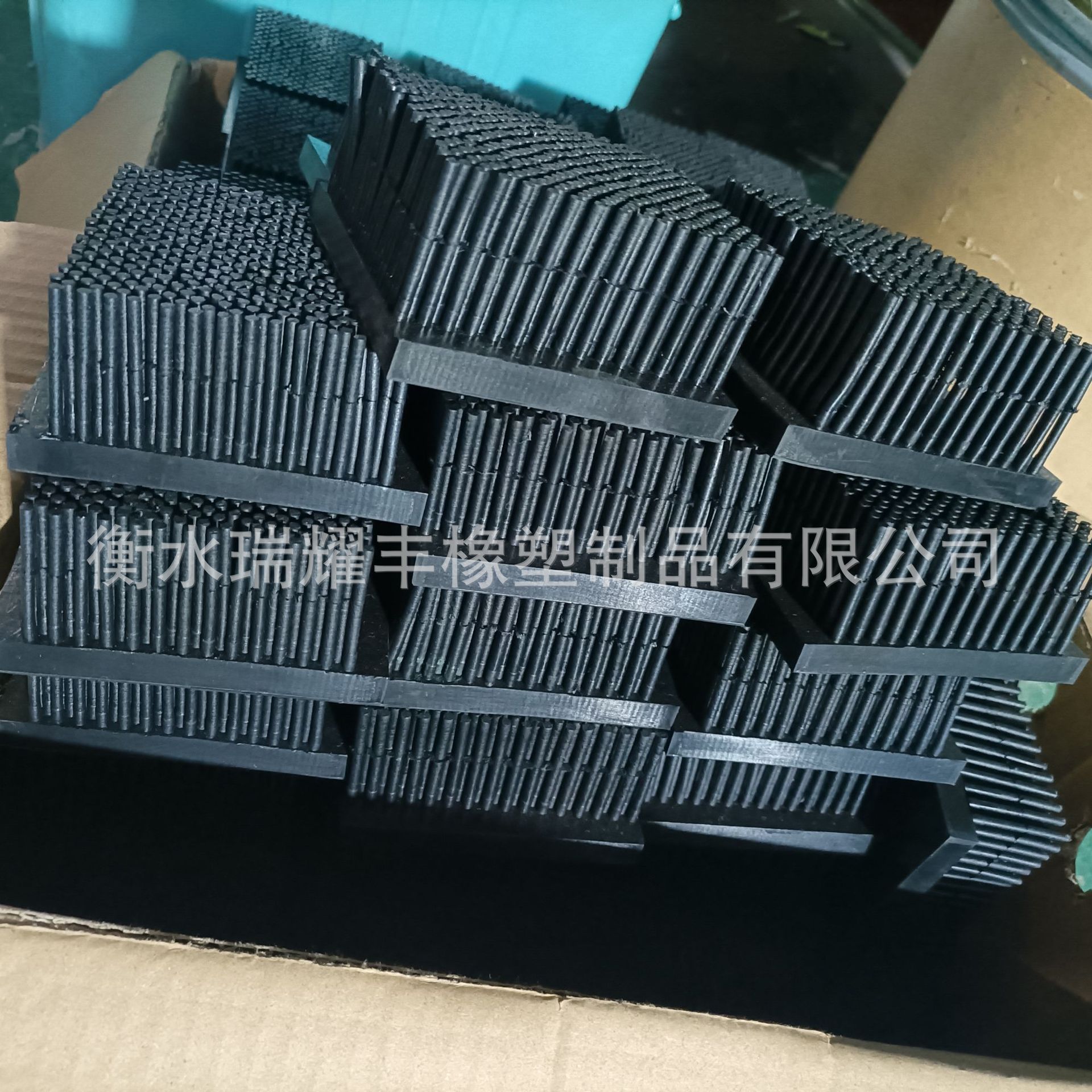 厂家销售硅胶毛刷工业用橡胶天然扫把支持来图来样减震垫减震器