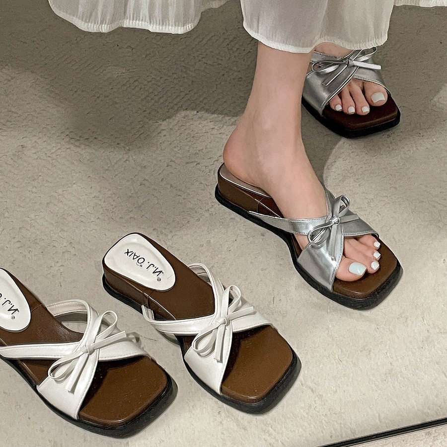 Internet Celebrous Popular Retro White Slippers Women's Outer Wear 2025 New Summer Height Increasing Dress Thick Bottom Sandals