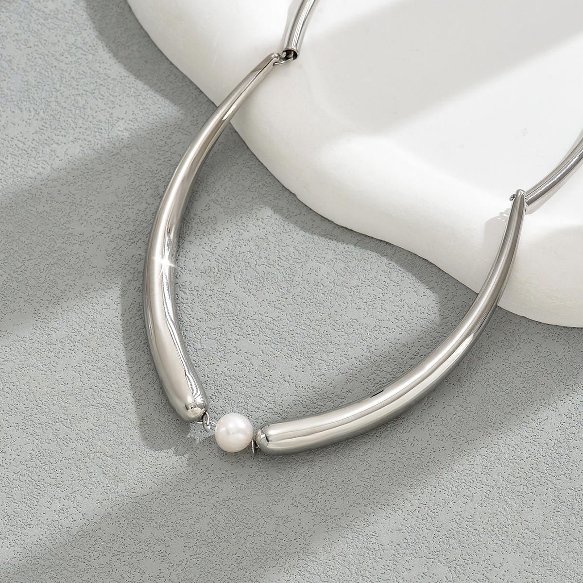 Collier ras du cou géométrique en perles à griffes courbées, style créateur, bijou femme polyvalent à longue chaîne – idéal comme cadeau pour une petite amie._voghion.com