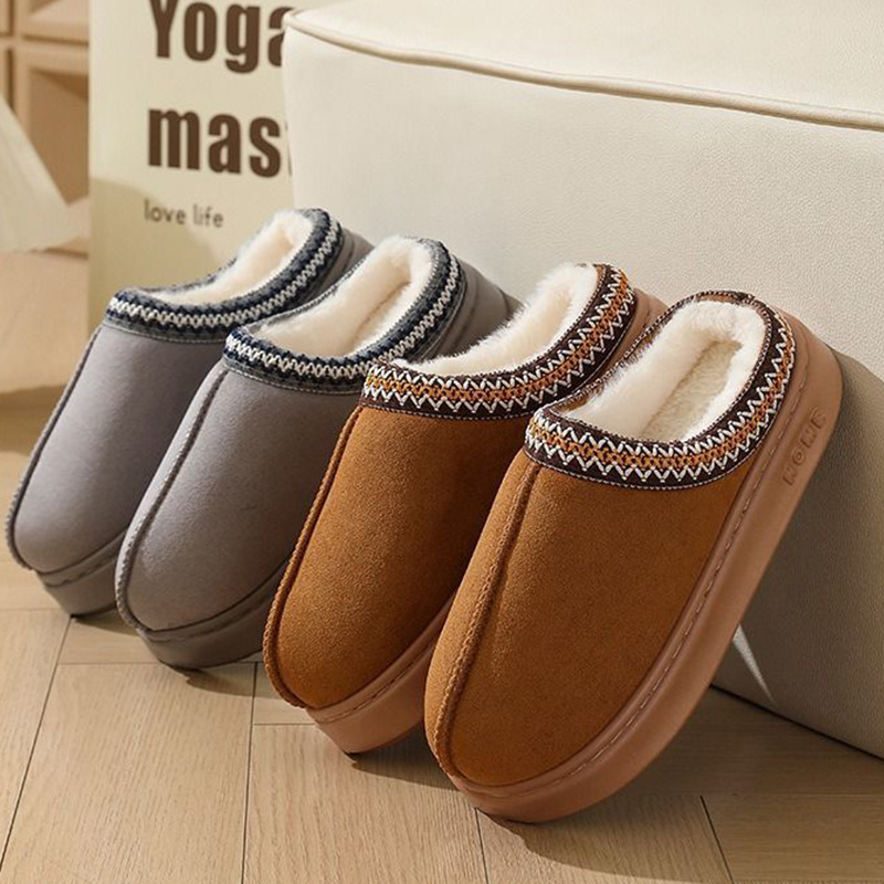 Zapatillas de peluche nuevas zapatillas de algodón de invierno anti-deslizante de invierno para mujeres y hombres.