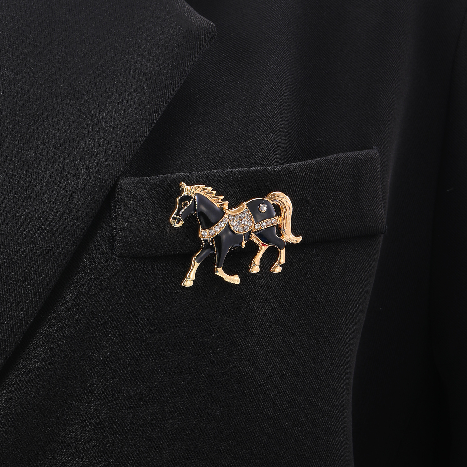 Broche de luxe pour femme, accessoire de mode haut de gamme, ornée d'une goutte d'huile de cheval du zodiaque et de diamants, pour homme._voghion.com