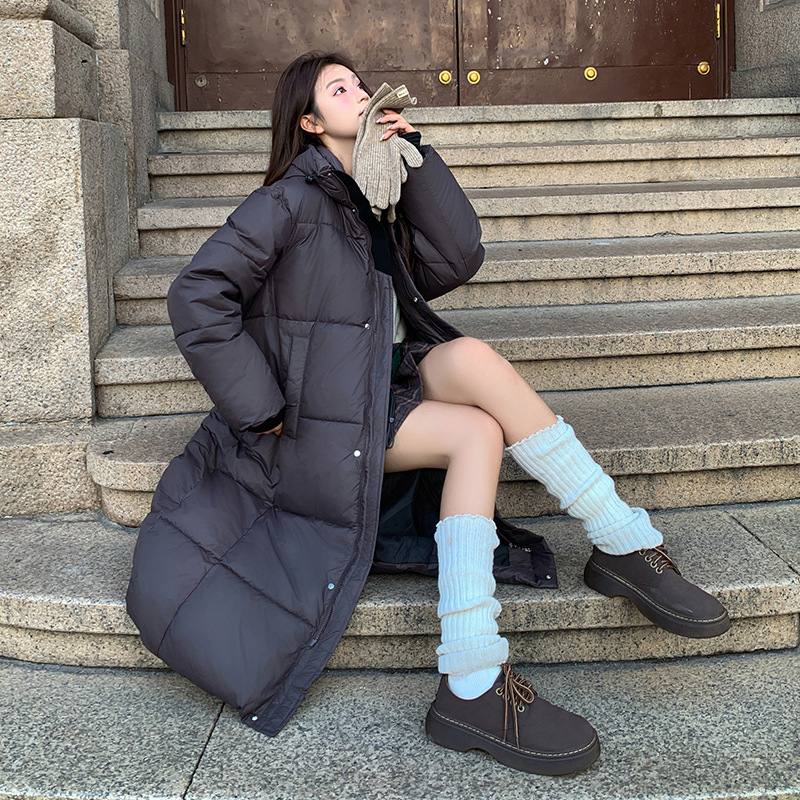 Gran chaqueta de algodón de plumón para mujeres más largo de la rodilla en invierno de 2025 nuevo diseño de estilo académico grueso abrigo abrigo
