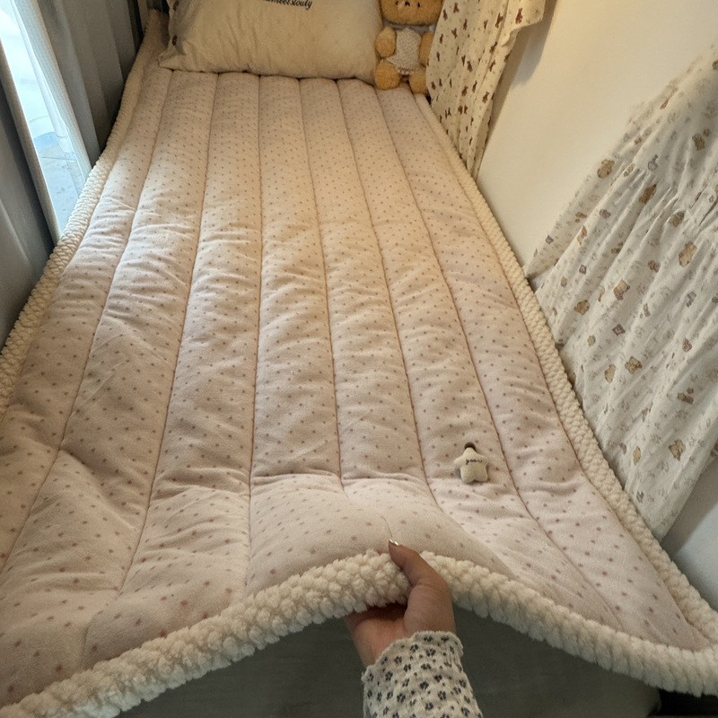 Autumn and Winter Student Dormitory Warm Artifact Milk Velvet Soft Bed Velvet Mattress Mattress Four Corners Fixed Anti-Slip Machine Washable Autumn and Winter Student Dormitory Warm Artifact Milk Velvet Soft Bed Velvet Mattress Mattress Four Corners Fixed Anti-Slip Machine Washable