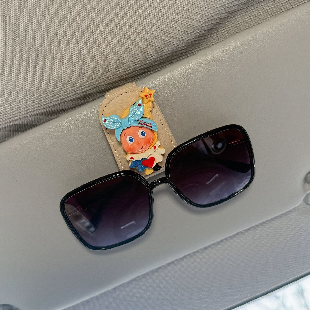 Car glasses holder with star design, sunglasses clip for car interior, sun visor magnetic storage rack for women