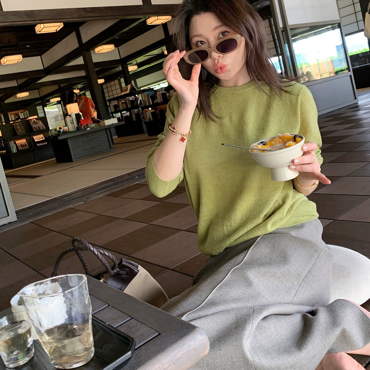 Весенний новый стиль, стильный безрукавный вязаный топ для женщин, тонкий длинный рукав, защита от солнца, свободный комплект из двух предметов