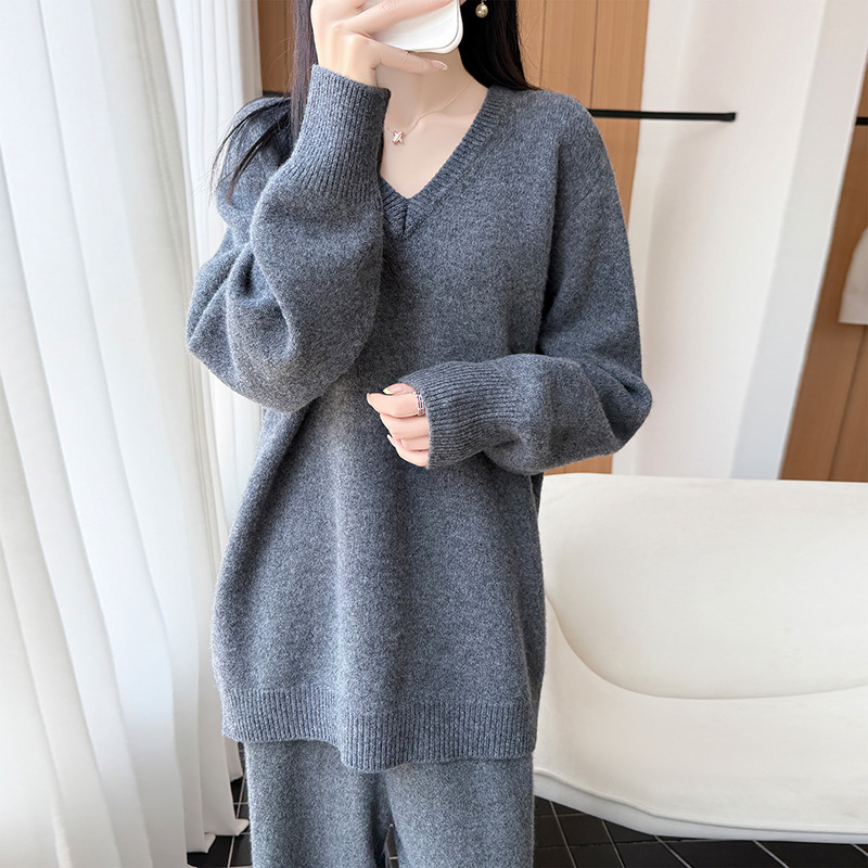 Loose and casual style 100% pure wool sweater for women, V-neck, long sleeve, pullover, mid-length, casual and versatile knitwear Loose and casual style 100% pure wool sweater for women, V-neck, long sleeve, pullover, mid-length, casual and versatile knitwear