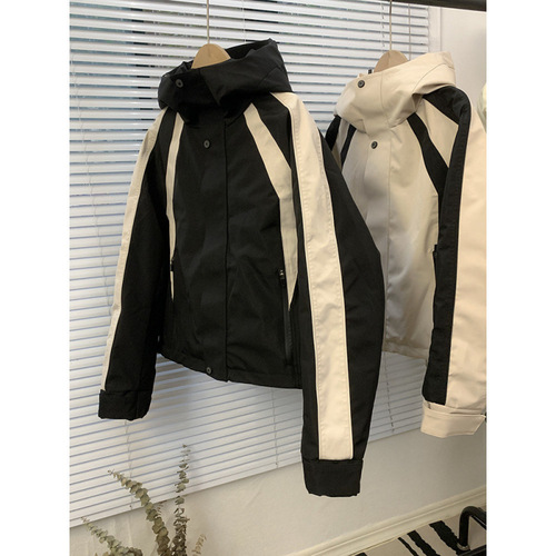High-end European-style utility black and white puffer jacket, women's short 2025 winter windproof hooded thick coat