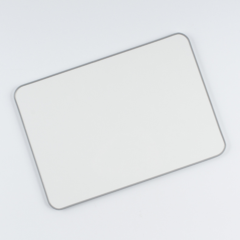 회색에는 6개의 버튼이 있습니다.