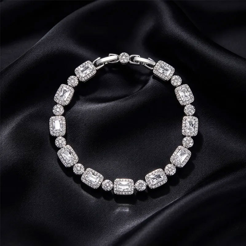 Pulsera Geométrica Circular con Dije de Cubo de Aleación de Cobre