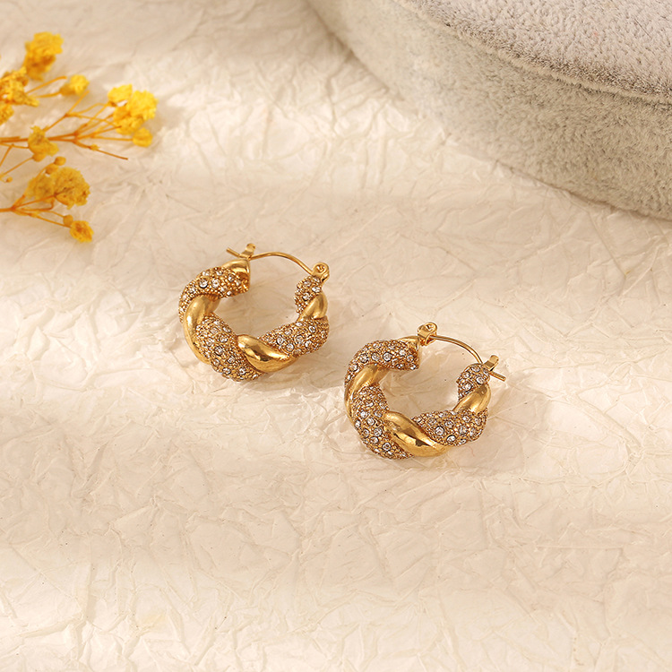 Amazon Venta caliente ZIRCON pendientes retro elegantes pendientes simples pendientes versátiles pendientes de moda al por mayor suministro directo