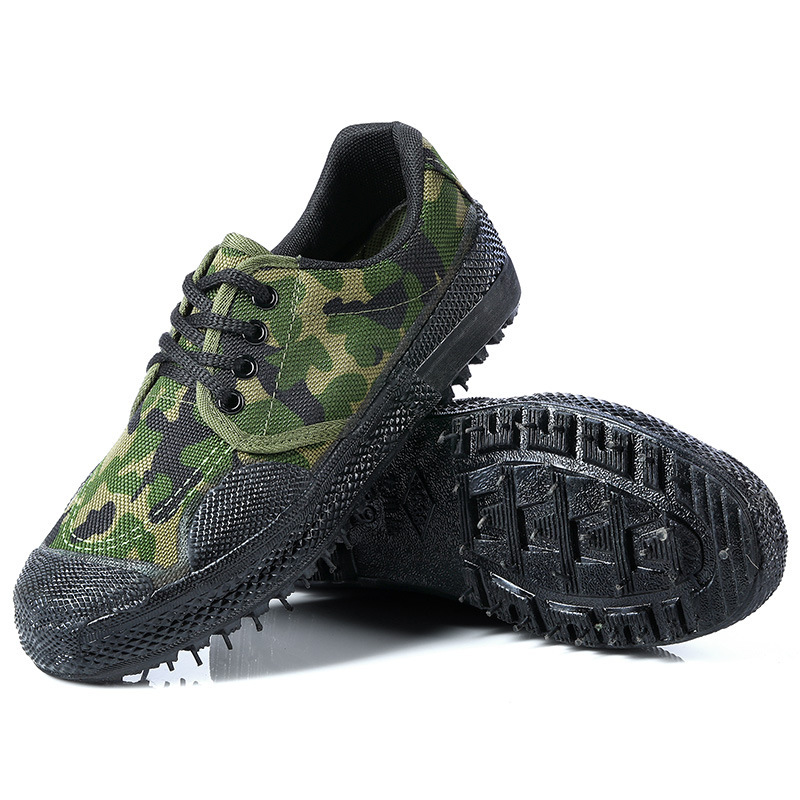 On behalf of the wholesale pure rubber low release shoes construction site farmland labor protection shoes training military training shoes rubber shoes men's and women's training shoes On behalf of the wholesale pure rubber low release shoes construction site farmland labor protection shoes training military training shoes rubber shoes men's and women's training shoes