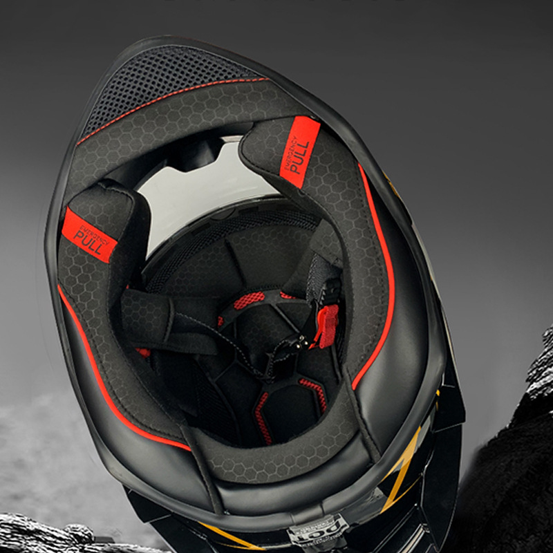 Casco de motocicleta anti niebla para hombres locomotora de cuatro estaciones universal casco completo pareja de luz nocturna gran cola