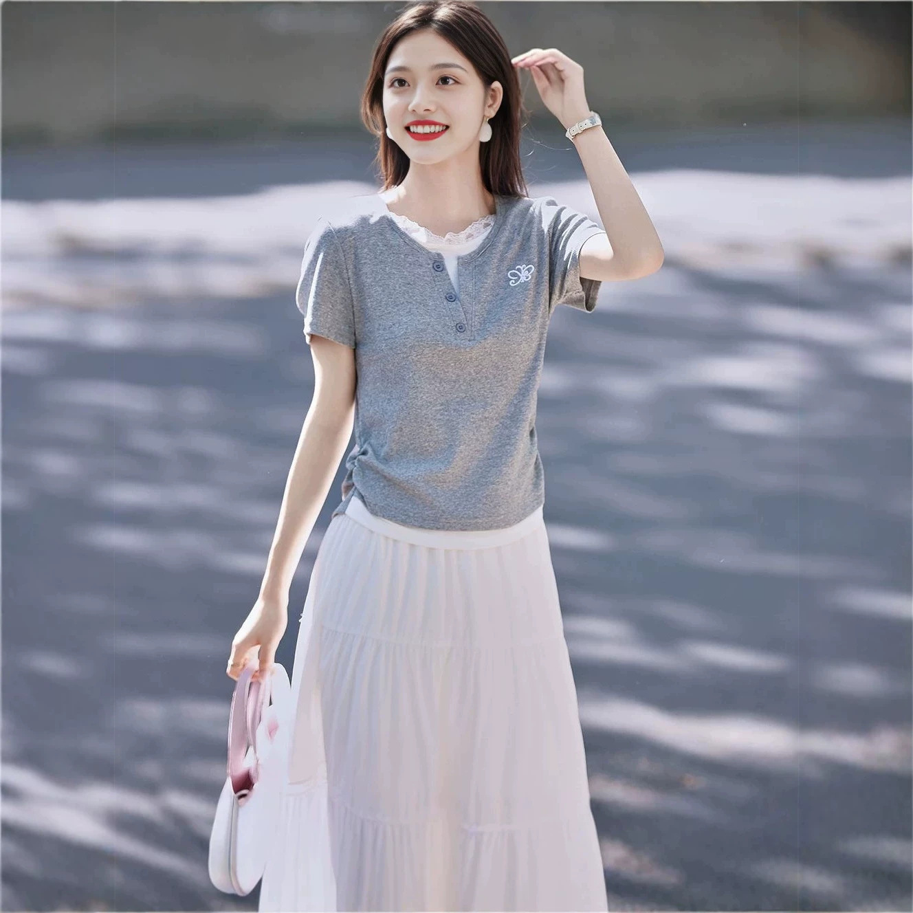 Áo thun nữ tay ngắn cổ ren phối ren, thêu họa tiết, dáng ôm gọn — màu xám chi tiết 4