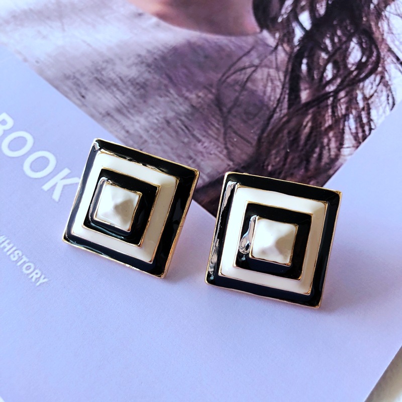 Nihaojewelry Retro Dripping Glaze Digital Geometric Shape Earrings Wholesale Jewelry display picture 8