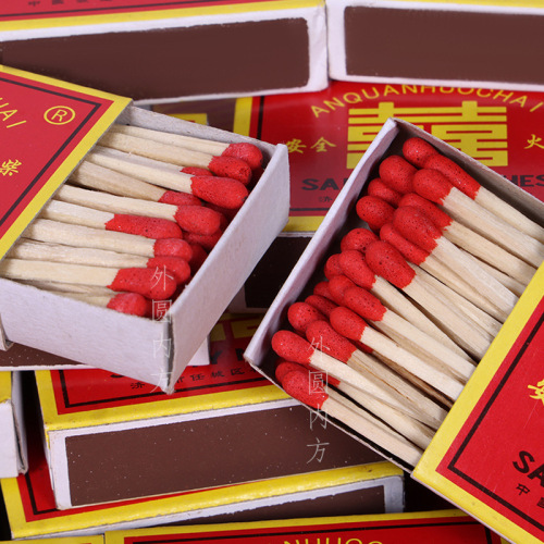Matches, old-fashioned household cigarette lighting, outdoor matches and matches, nostalgic wedding outdoor fire materials