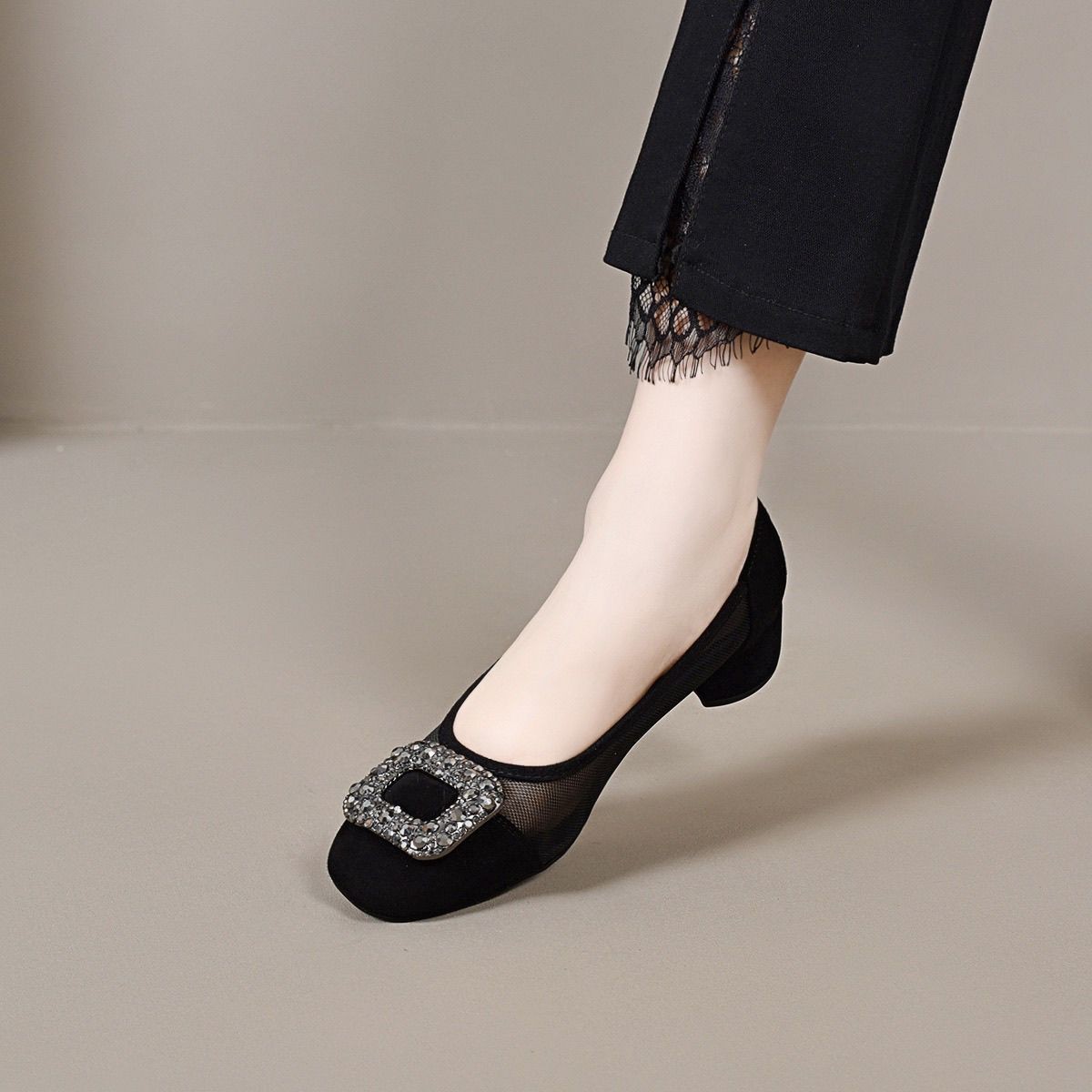 Zapatos de talón de mujer superficial verano 2026 nuevo diamante de malla hueco de talón grueso zapatos de cabeza cuadrada zapatos de madre