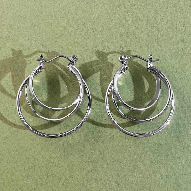 Nuevos desplazamientos de moda con pendientes de círculo grande, ligero y lujoso, temperamento femenino de alta gama, botones para los oídos, Orejeras de círculo vegetariano, agujas para los oídos