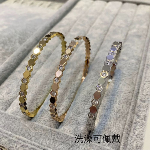 Titanium steel color-preserving honeycomb bracelet, fashionable and individual niche design, high-end wave rhombus full diamond couple bracelet