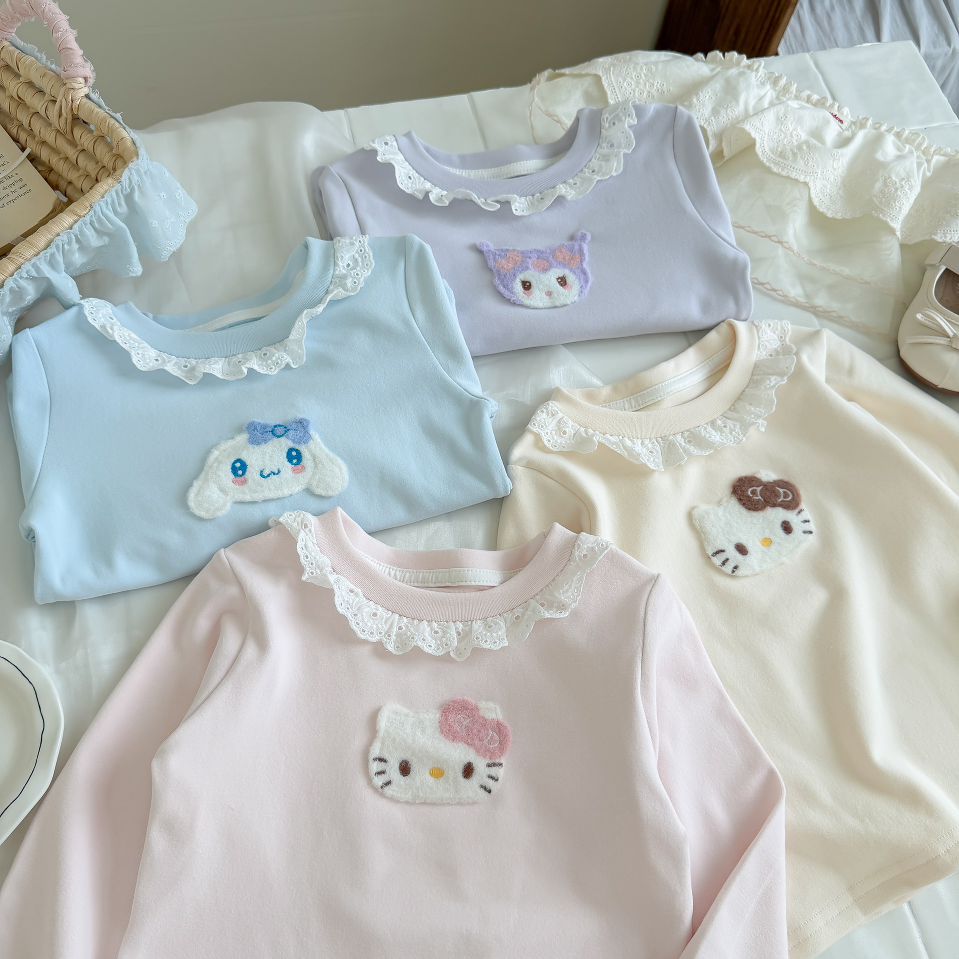 2026 Girls' Autumn and Winter Thermal Thickened Brushed Top with Lace, Mid-Collar, Long Sleeve T-Shirt, Sweet and Cute