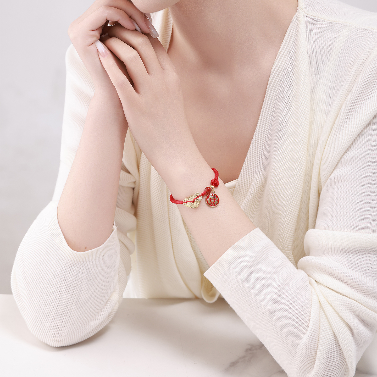 Xuping tejido a mano de la geometría redonda bordilla pulsera de cuerda roja simple lujoso temperamento de alta sensación de joyería del año del caballo mujer