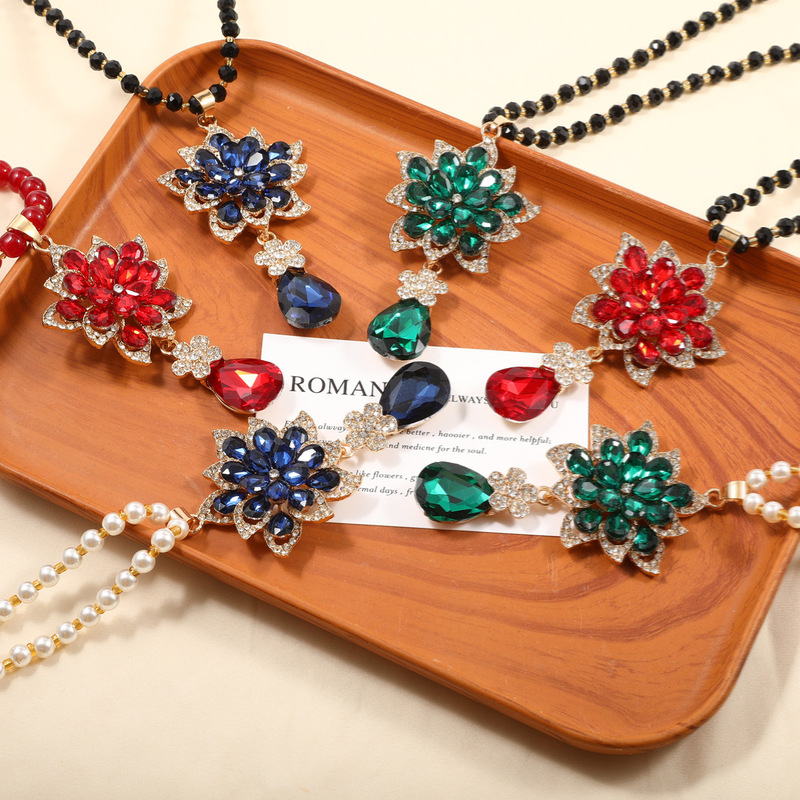 Cross-Border Crystal Flower Pendant Sweater Chain Women's Autumn and Winter New Long Necklace Light Luxury High-End Fashion Versatile Wholesale