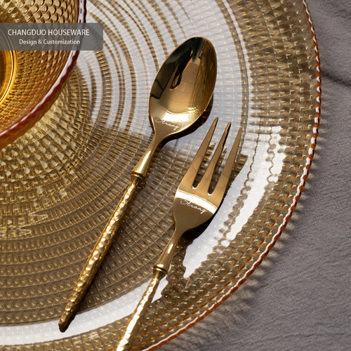 Light luxury golden hammered pattern Western food knife, fork and spoon set, creative European foreign trade tableware, wedding souvenir