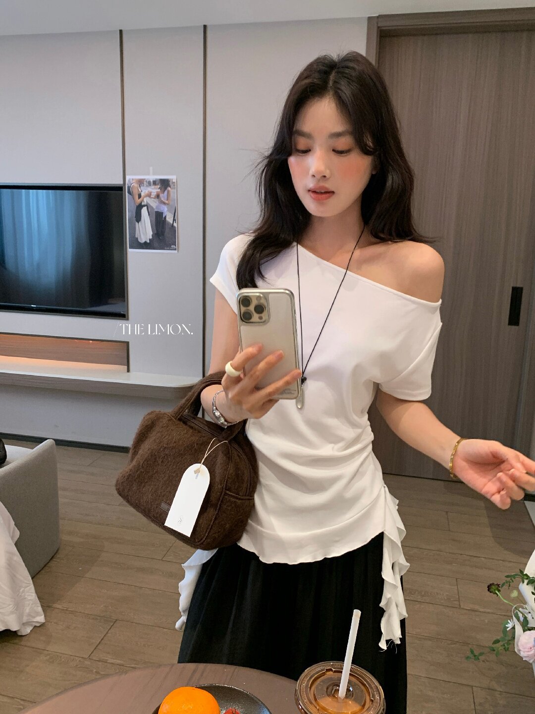Áo thun nữ tay ngắn thiết kế lệch vai, dây rút eo, phong cách Hàn Quốc — màu đen, Màu cà phê, màu trắng, Xám hoa chi tiết 28