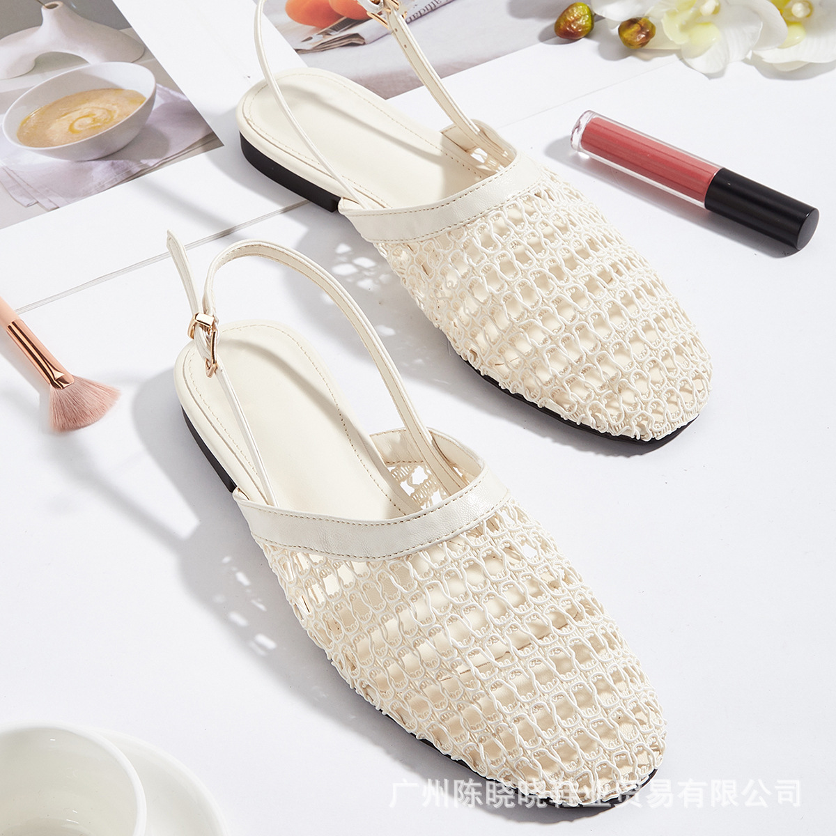 Baotou tejido rosa con sandalias planas de estilo romano