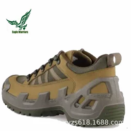 战术靴;迷彩服;登山鞋