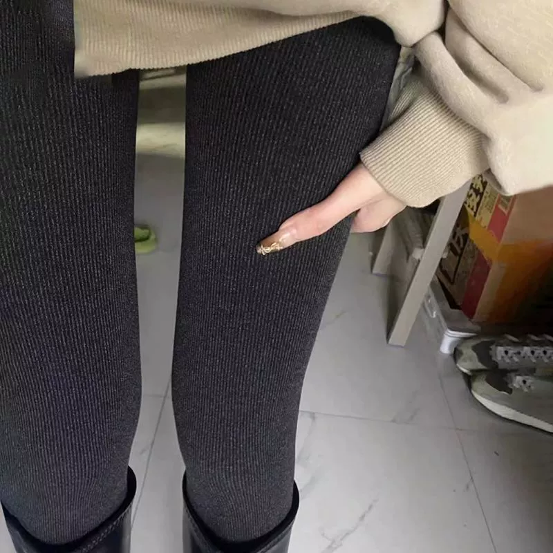 Тонкие резьбовые леггинсы женские осенние и зимние модели носят бархат и утолщение