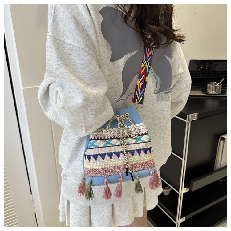 Women's Medium Canvas Geometric Ethnic Style Tassel String Bucket Bag display picture 42