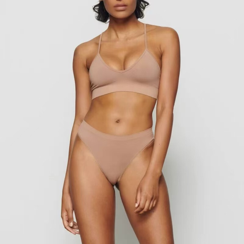 Sk Kardashian Summer Thin Underwear with Soft Support, Shockproof, Breathable, Quick-Drying, Seamless Bra for Women with Small Busts, Push-Up Effect Sk Kardashian Summer Thin Underwear with Soft Support, Shockproof, Breathable, Quick-Drying, Seamless Bra for Women with Small Busts, Push-Up Effect