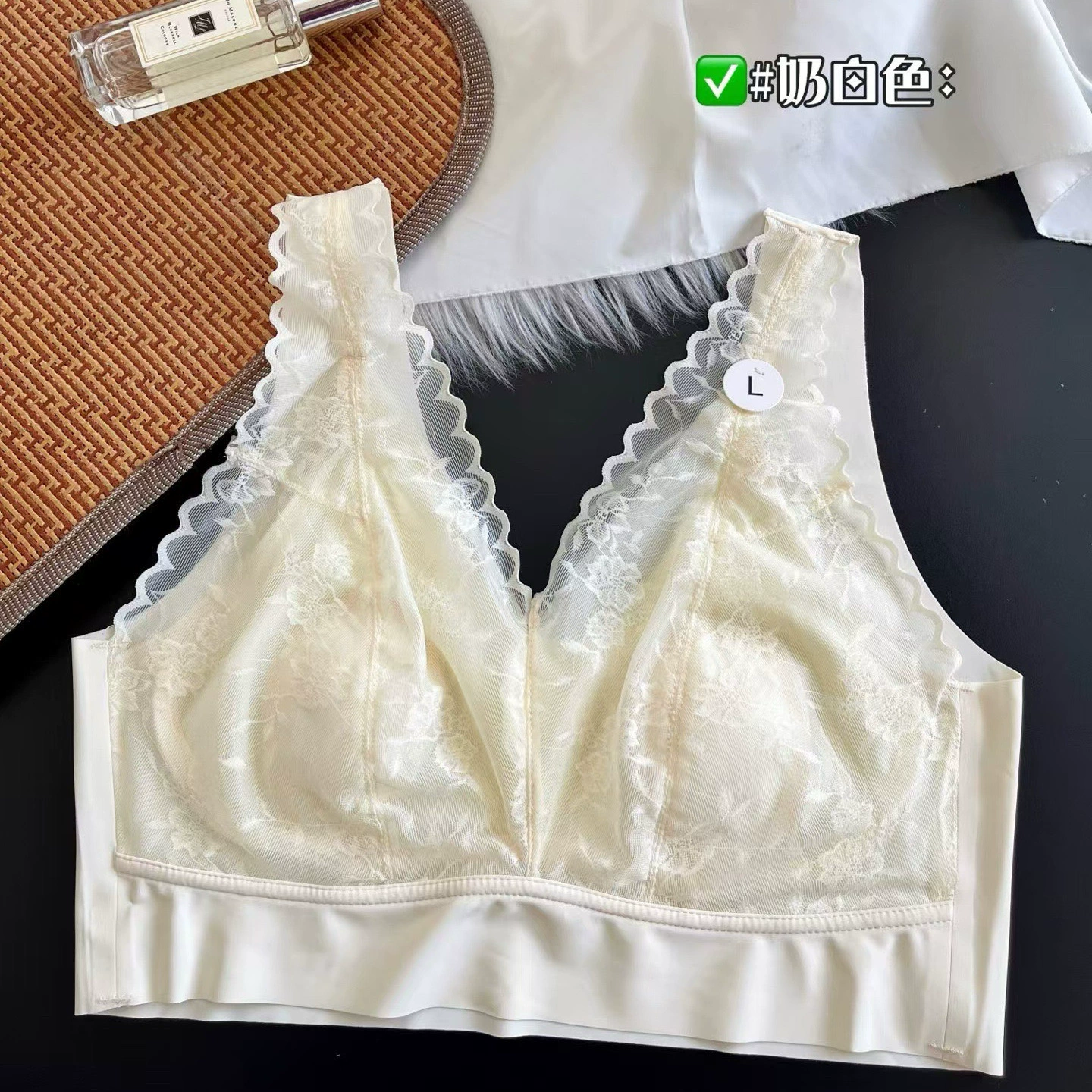 Hanger, lace thin wireless bra, underwear, beautiful back, V-neckline