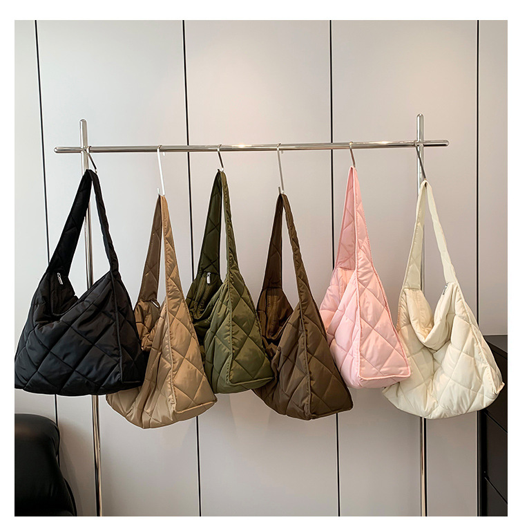 Women's Large Pu Leather Solid Color Lingge Streetwear Square Zipper Shoulder Bag display picture 2