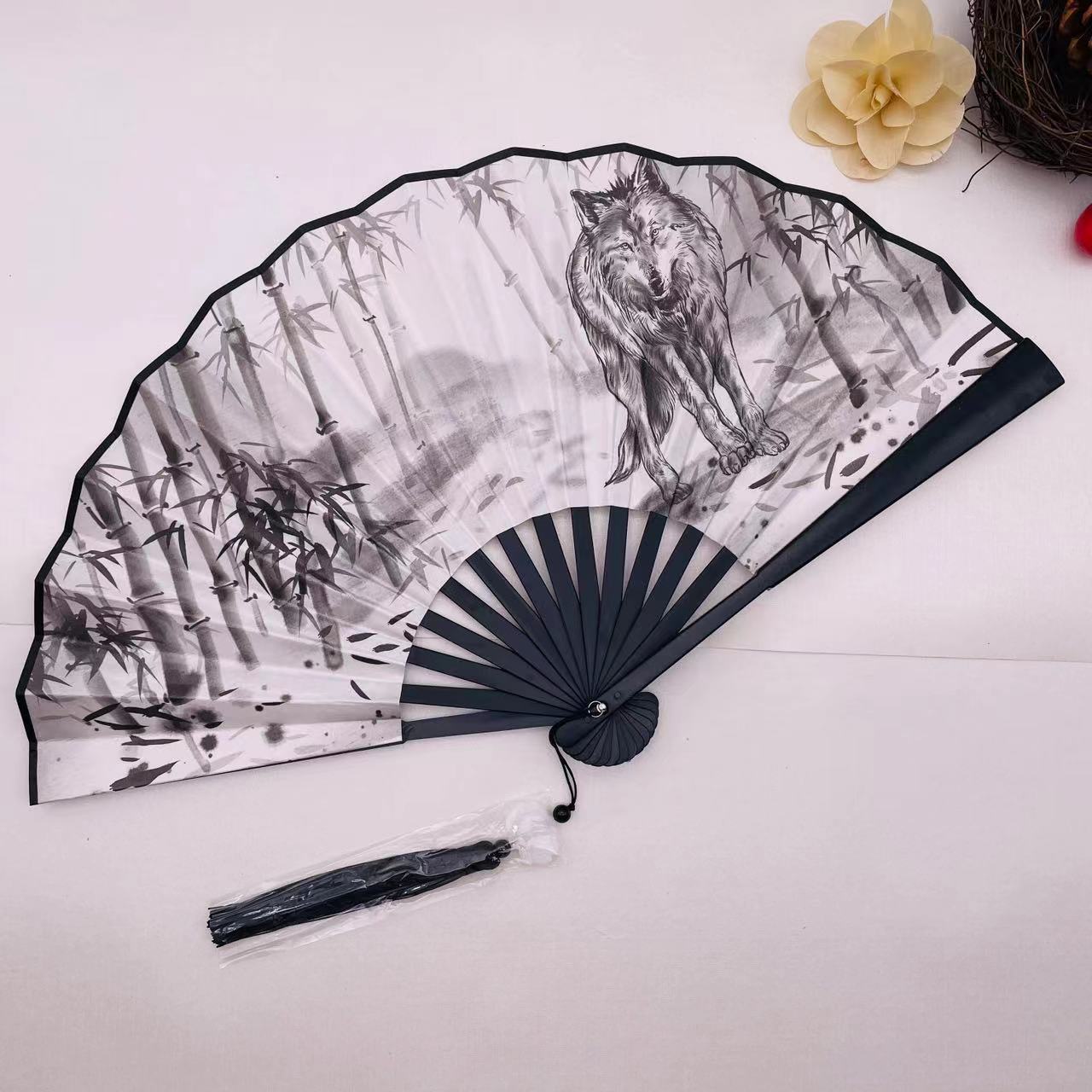 (A No. 7) 술이 달린 8 인치 블랙 폴 (양면 늑대)