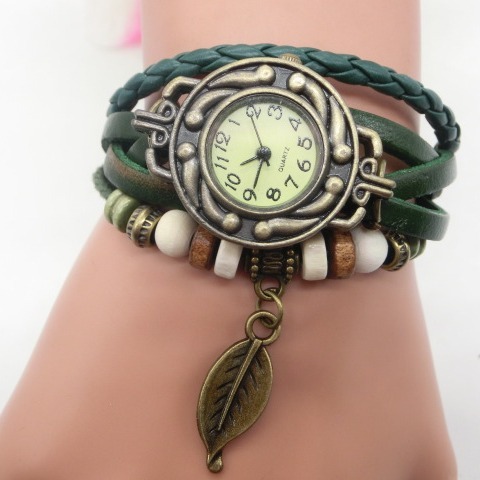 Street Stall Supply Retro Leaf Pendant Watches Fashion Woven Fake Leather Women's Bracelet Quartz Watches Wholesale