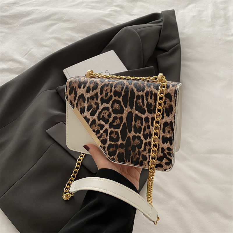2024 nuevo bolso de hombro con estampado de leopardo de diseño de nicho, bolso de axila simple de moda, bolso de mensajero de cadena, bolso femenino personalizado