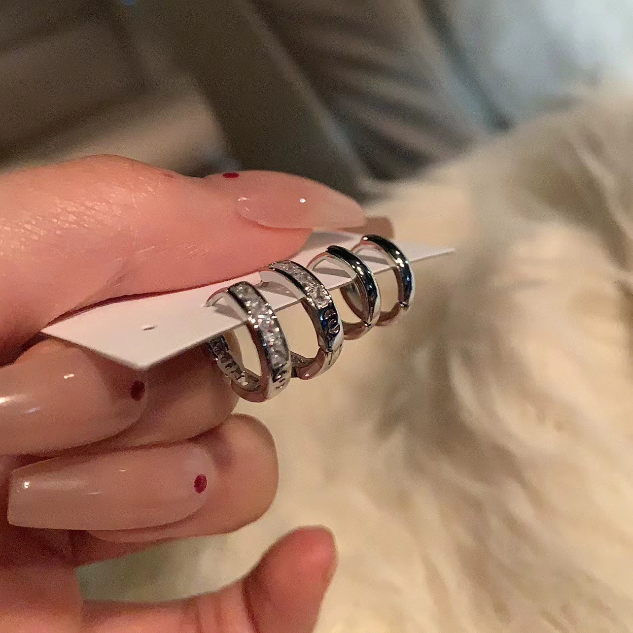 Сюрприз четыре штуки! Простое простое кольцо Пряжка для ушей женские легкие Роскошные универсальные милые крутые индивидуальные серьги с темпераментом серьги с холодным ветром