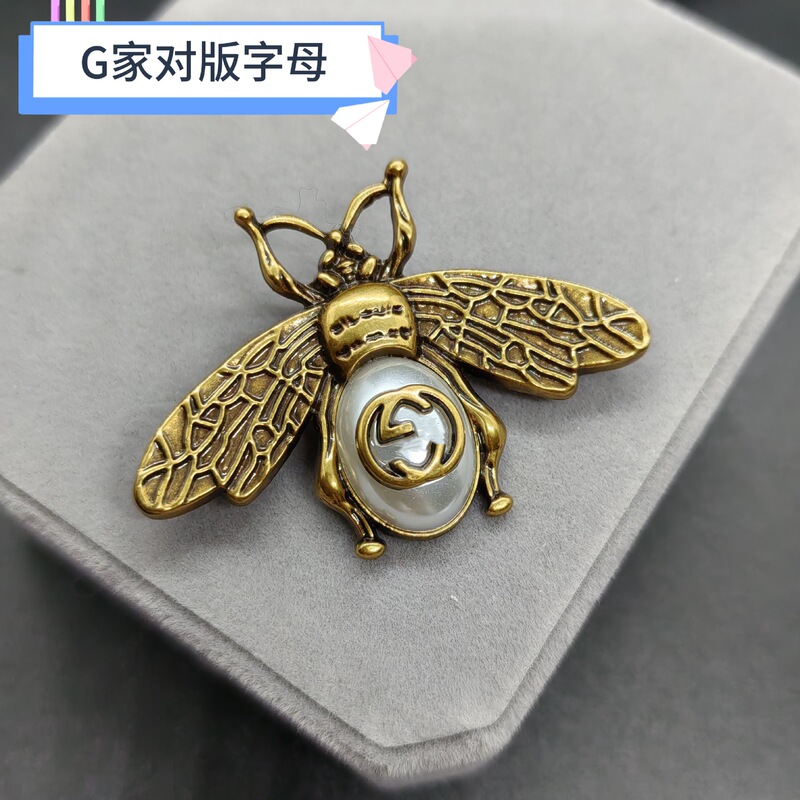 Cross-Border Ancient-Style Zinc Alloy Electroplated Bee Brooch, Unisex, Trendy Style, 2026 Spring Accessory, Pearl Badge Accessory
